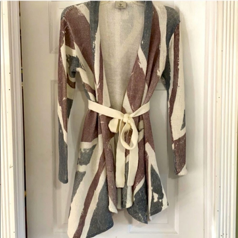 ISO this cardigan!